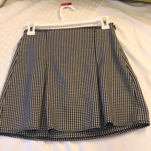 Black/white school girl skirt! 👟👟